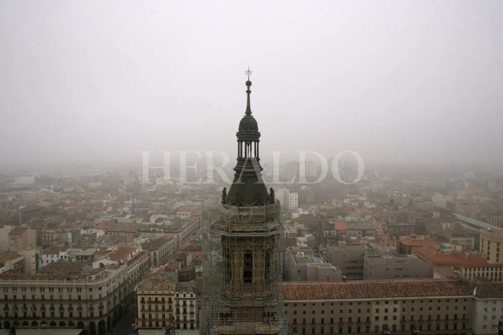 La Basílica del Pilar no escapa a la típica niebla zaragozana (2005)