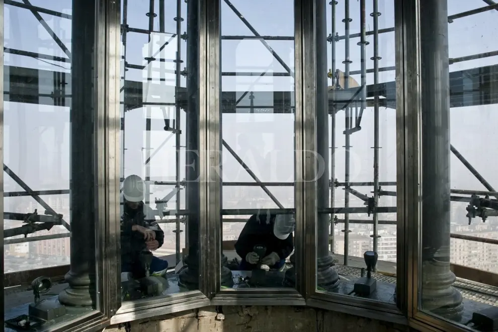 Continúan las obrs de instalación del mirador y ascensor panorámico en la torre de San Francisco de Borja en febrero de 2011