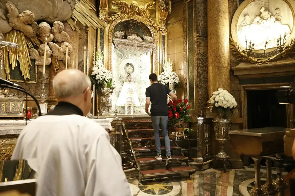 Ofrenda a la Virgen del Pilar y visita al Ayuntamiento de Zaragoza