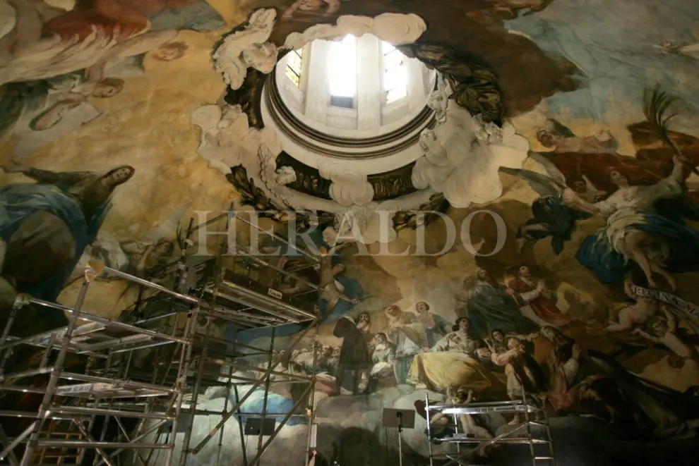 Momentos de la restauración de la cúpula entre marzo y septiembre de 2006