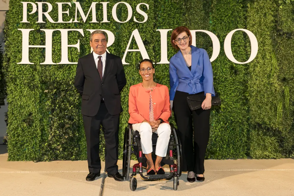 A la izquierda, el periodista Augusto Elkáder; en el centro, la nadadora Teresa Perales; y a la derecha, la eurodiputada Maite Pagazaurtundúa.