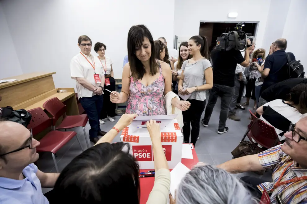 Casi 2.300 militantes del PSOE eligen en primarias a su candidato de Zaragoza