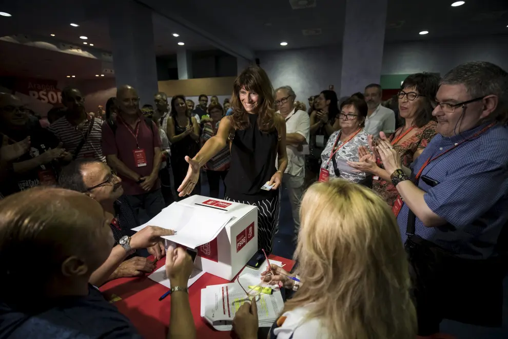 Carmen Dueso votando en las primarias del PSOE Zaragoza