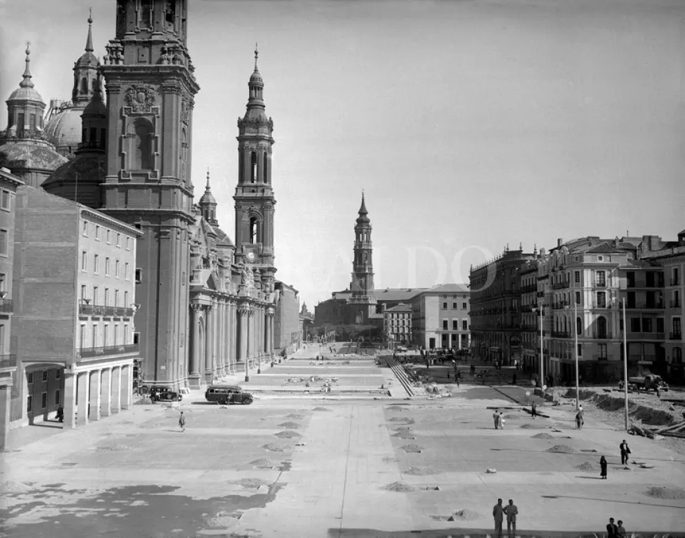 Obras de reforma de la plaza del Pilar en 1954