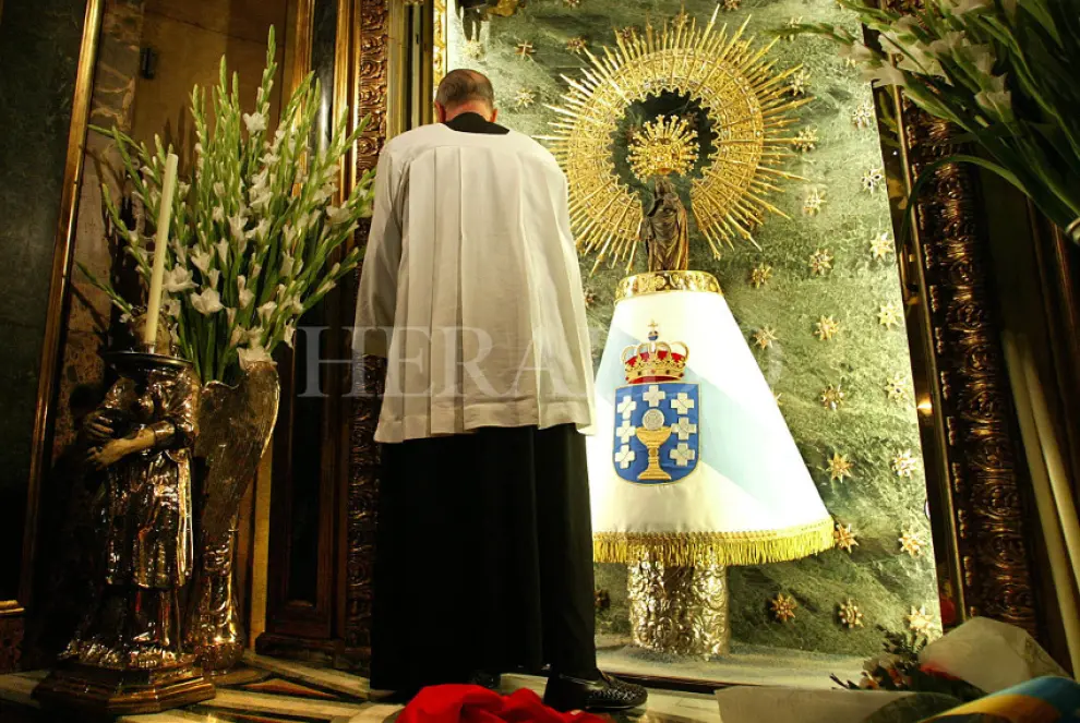 Los mantos de Virgen del Pilar, en fotos