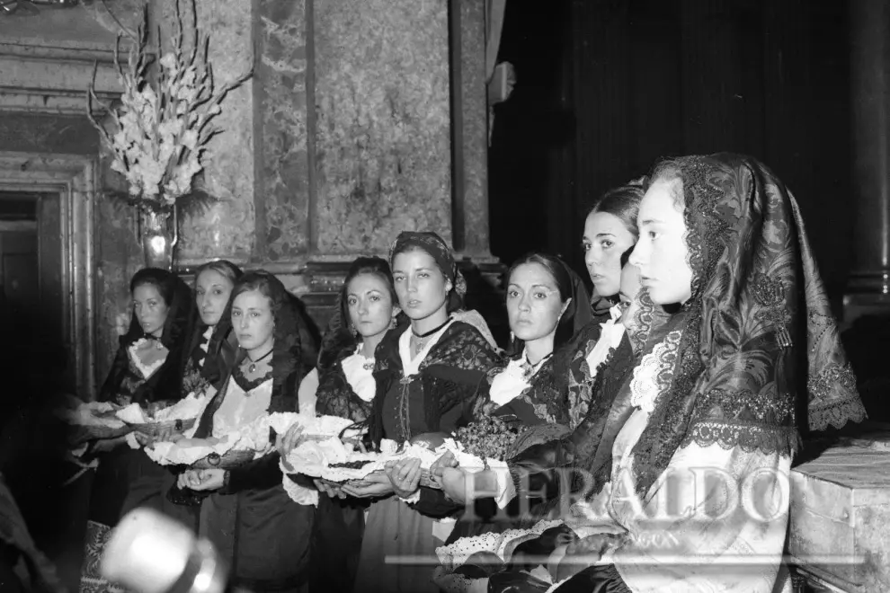 Ofrenda a la Virgen del Pilar en 1974