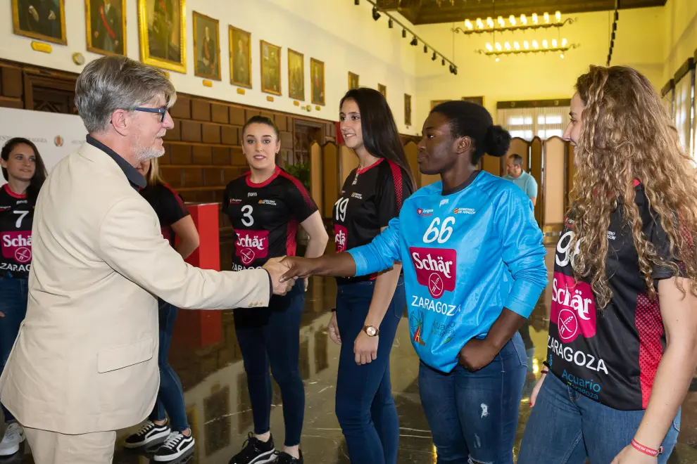 El nuevo Schär Zaragoza de balonmano femenino se presenta en sociedad
