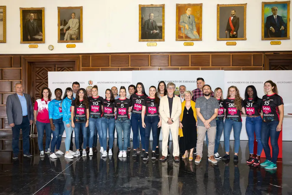 El nuevo Schär Zaragoza de balonmano femenino se presenta en sociedad