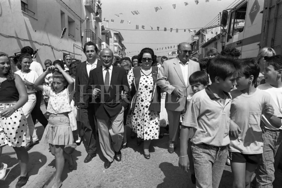 La soprano Montserrat Caballé cantó en el homenaje que la localidad de Villarroya de la Sierra (Zaragoza) le brindó a su marido el tenor aragonés Bernabé Martí en 1989. Disfrutaron de un día inolvidable y la localidad puso el nombre del tenor a la calle en la que nació.