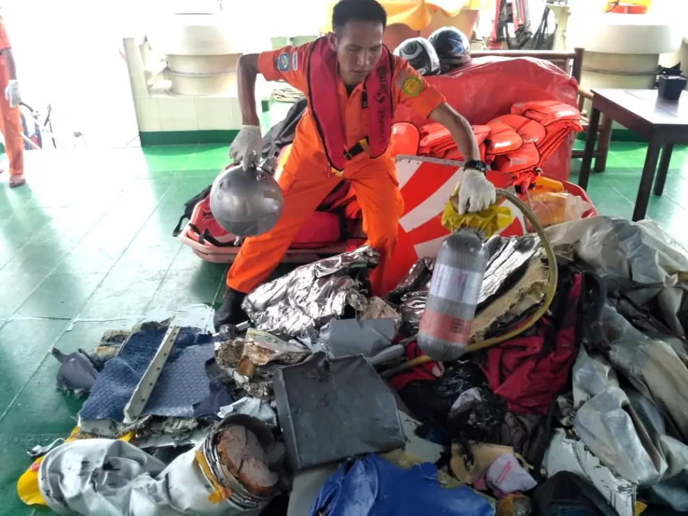 Búsqueda de restos del avión de Lion Air accidentado