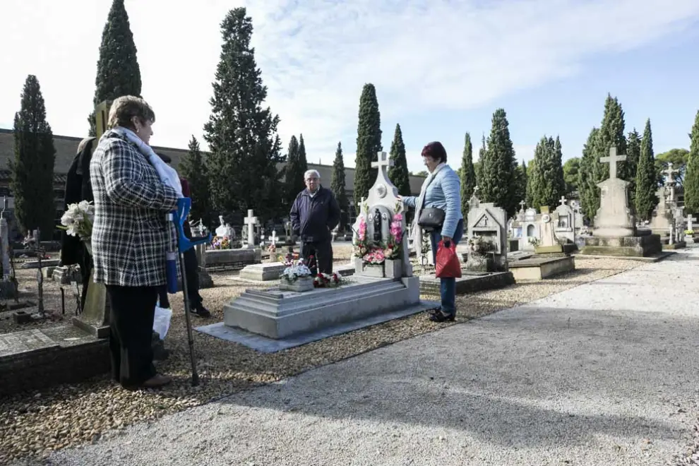 Visitas al cementerio de Torrero en Todos los Santos