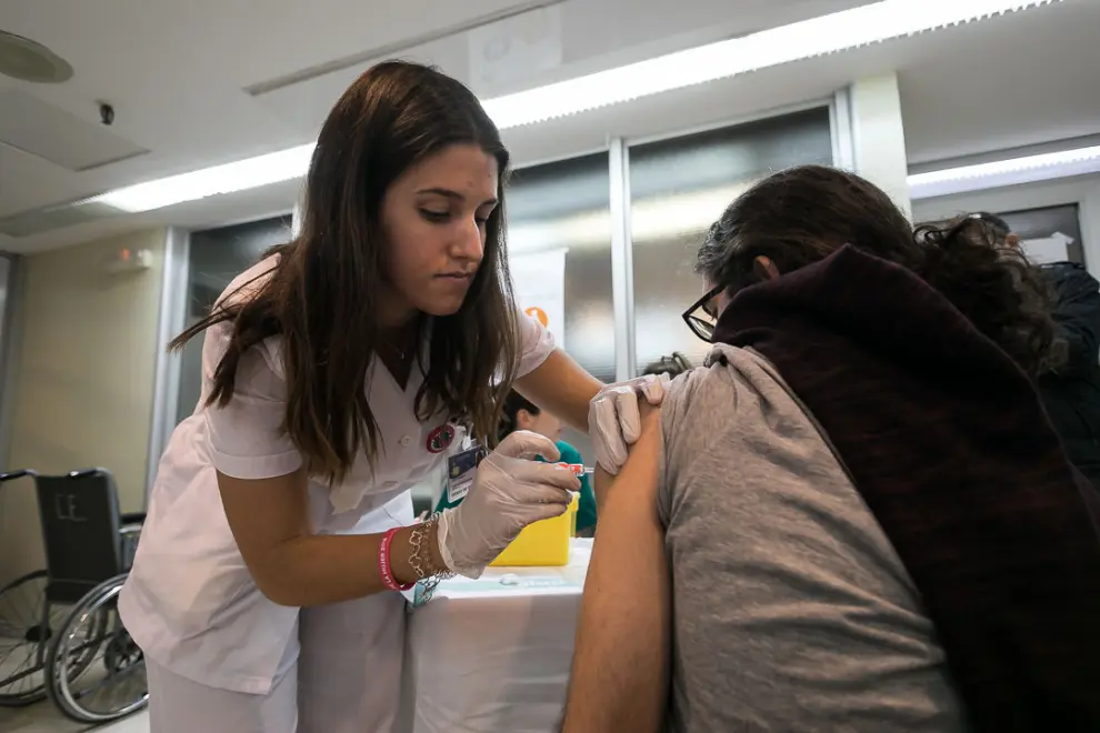 Jornada de vacunación de la gripe. Estudiantes de Medicina