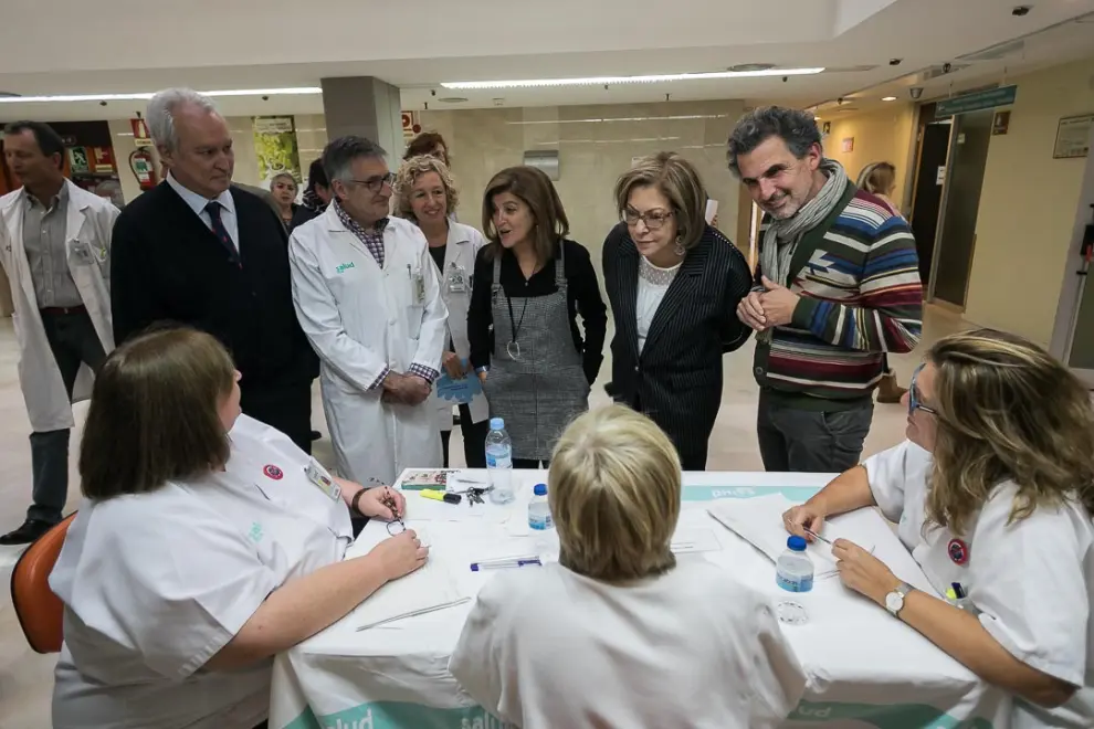 La consejera de Sanidad, Pilar Ventura (la segunda, por la dcha.), en la jornada de vacunación.