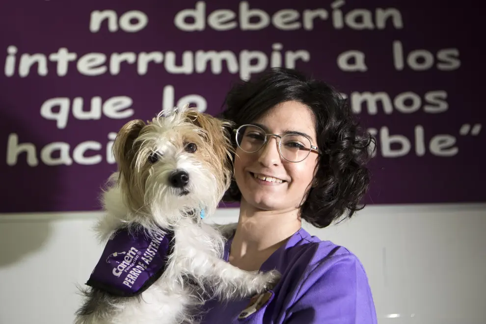 Lidia Nicuesa, con su perra Cini.