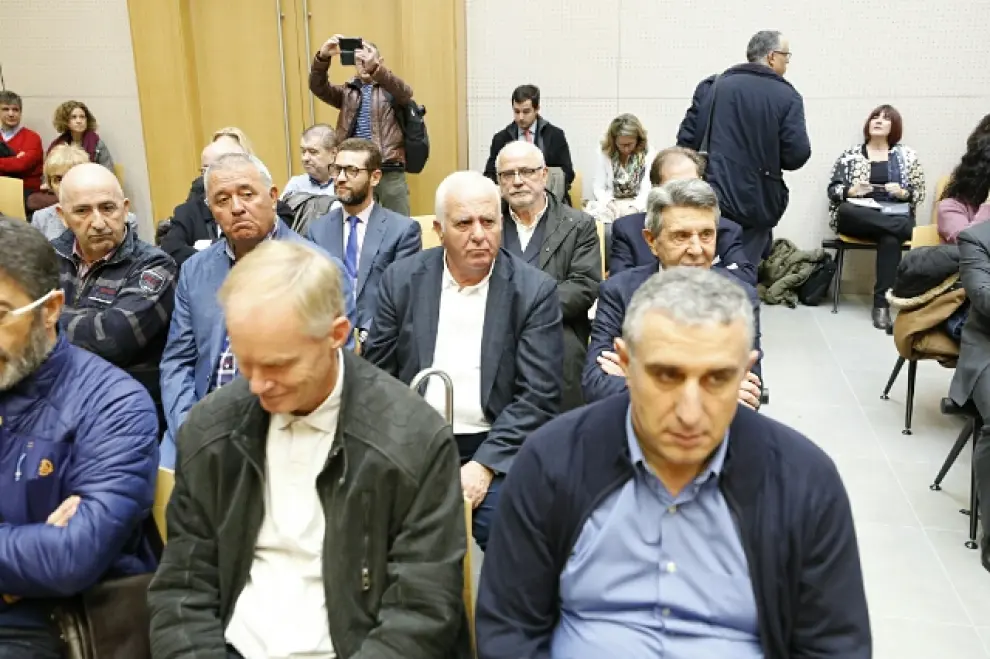 A pesar del nuevo aplazamiento del inicio del juicio del caso Plaza, la sala se constituyó y los acusados se sentaron en el banquillo.