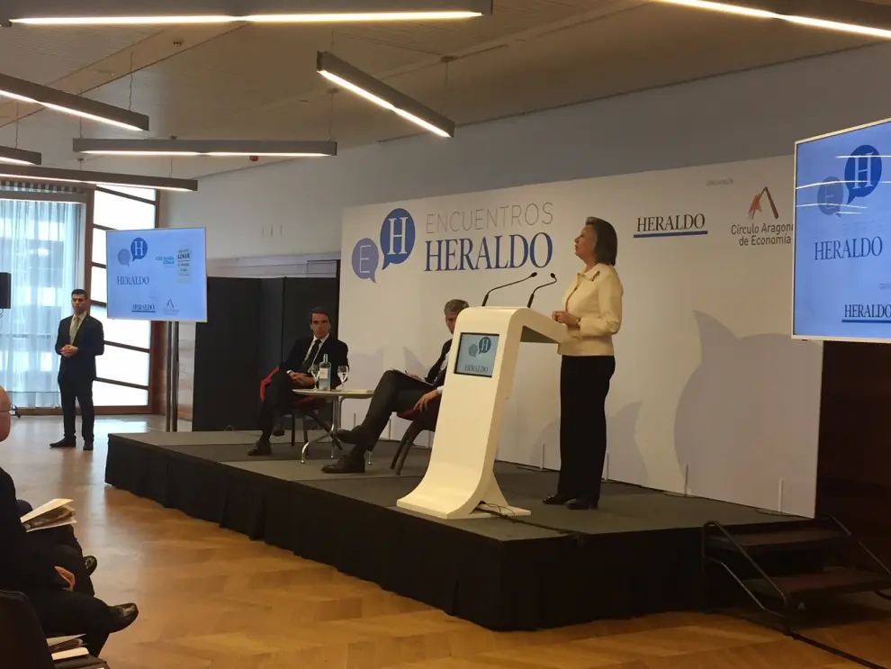 Luisa Fernanda Rudi, expresidenta de la Comunidad aragonesa, ha sido la encargada de introducir el acto.