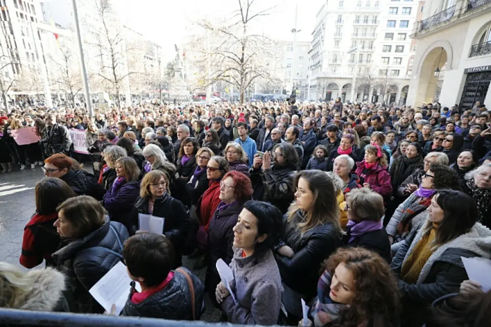 Cientos de mujeres derriban en Zaragoza el muro del patriarcado