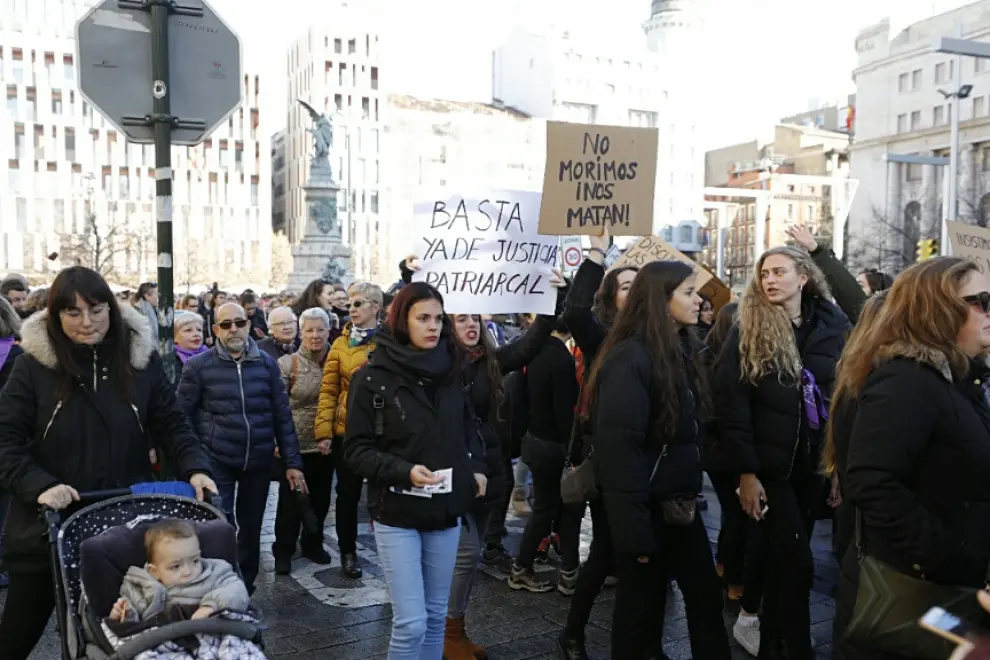 Cientos de mujeres derriban en Zaragoza el muro del patriarcado