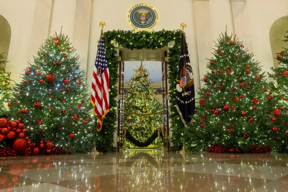 Melania Trump enseña la decoración navideña de la Casa Blanca