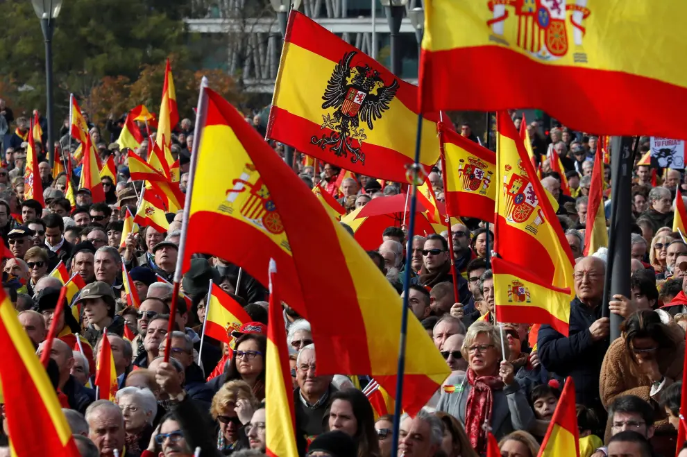 Miles de personas se manifiestan contra la "impunidad" de "golpistas" catalanes