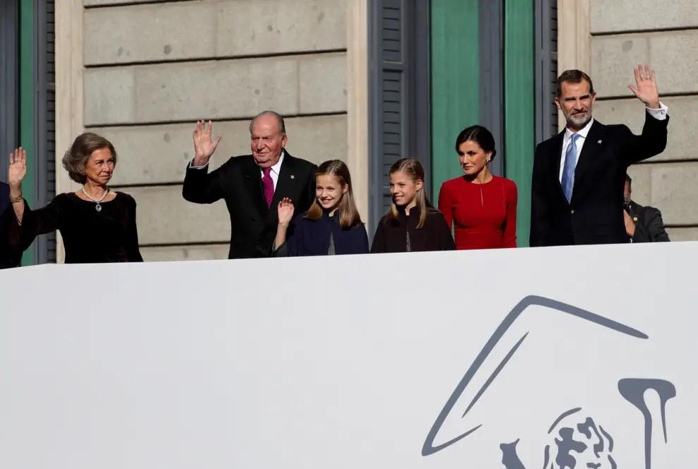 6 DE DICIEMBRE. Los Reyes, que presiden el acto solemne conmemorativo del 40 aniversario de la Constitución en el Congreso, al que también asisten sus hijas, la Princesa Leonor y la infanta Sofía, así como los reyes Juan Carlos y Sofía