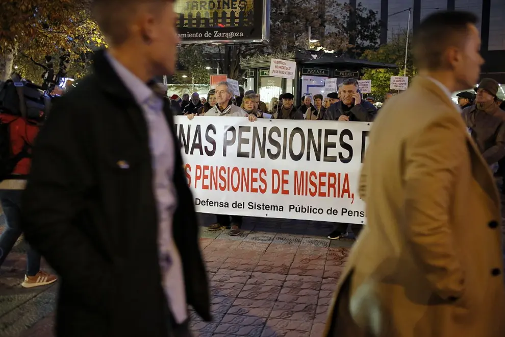 Cerca de mil personas se manifiestan en Zaragoza en defensa de unas pensiones dignas