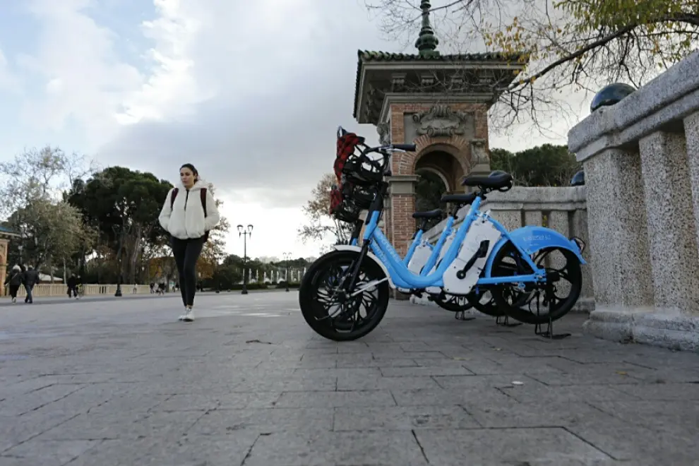 Las bicis azules eléctricas se estrenan en Zaragoza