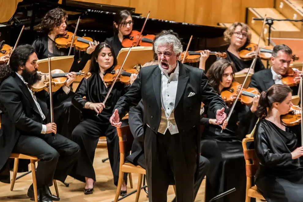 22 de mayo. Plácido Domingo ofrece un memorable recital en el Auditorio de Zaragoza, ante un público entregado y con todas las entradas agotadas a escasos minutos de ponerlas a la venta.