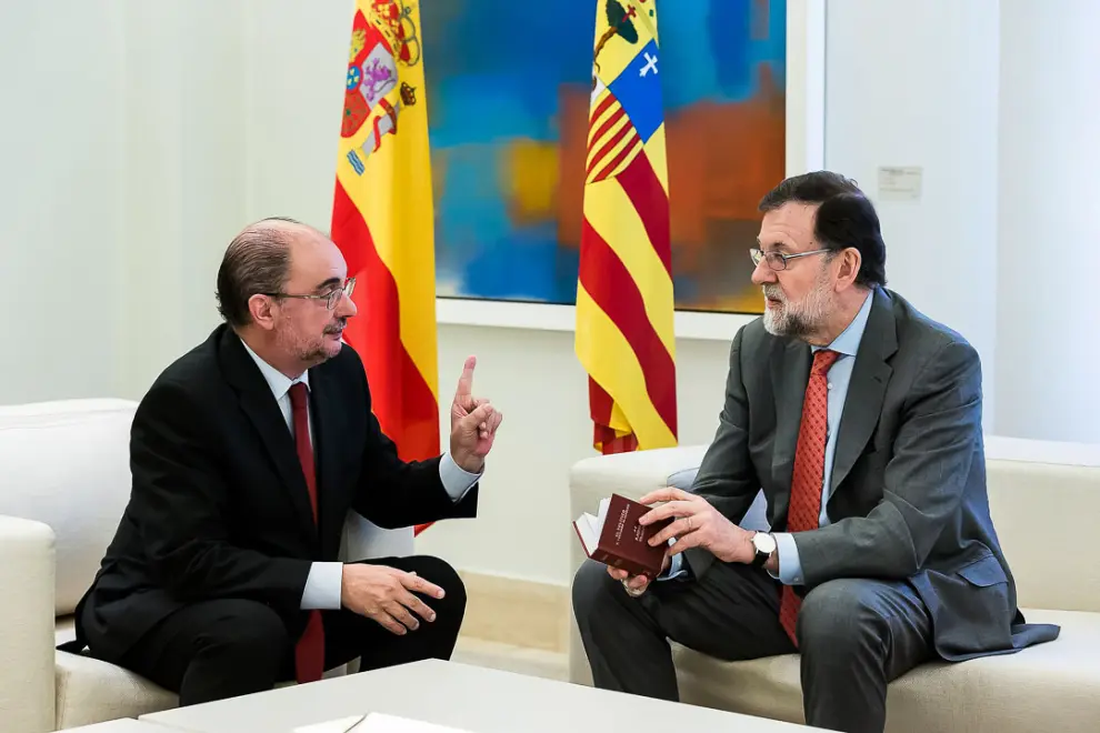 18 de abril. Reunión de Javier Lambán con Mariano Rajoy en la Moncloa, en el que hablaron de inversiones y financiación, además de reclamar un plan de limpieza del Ebro por 80 millones.