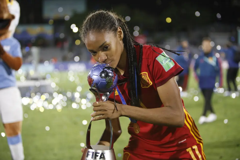 2 de diciembre. La jugadora zaragozana Salma Paralluelo, campeona el mundo sub-17 de fútbol.