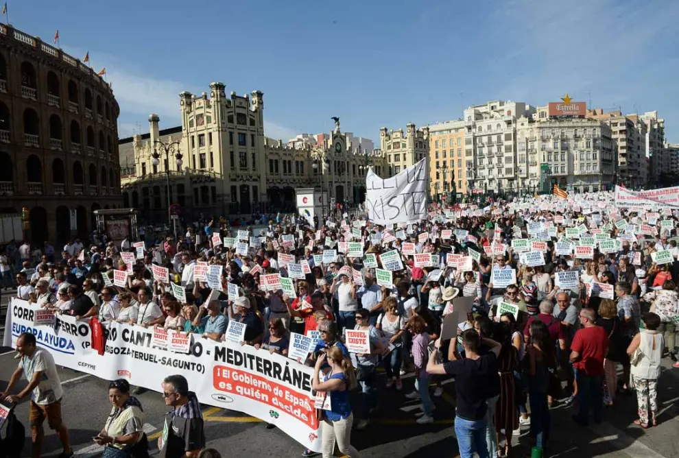 7 de octubre. Una gran manifestación en Valencia pide a la UE fondos para impulsar el tren Zaragoza-Sagunto