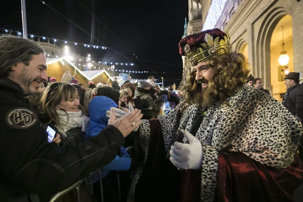 La mágica cabalgata de los Reyes Magos recorre Zaragoza