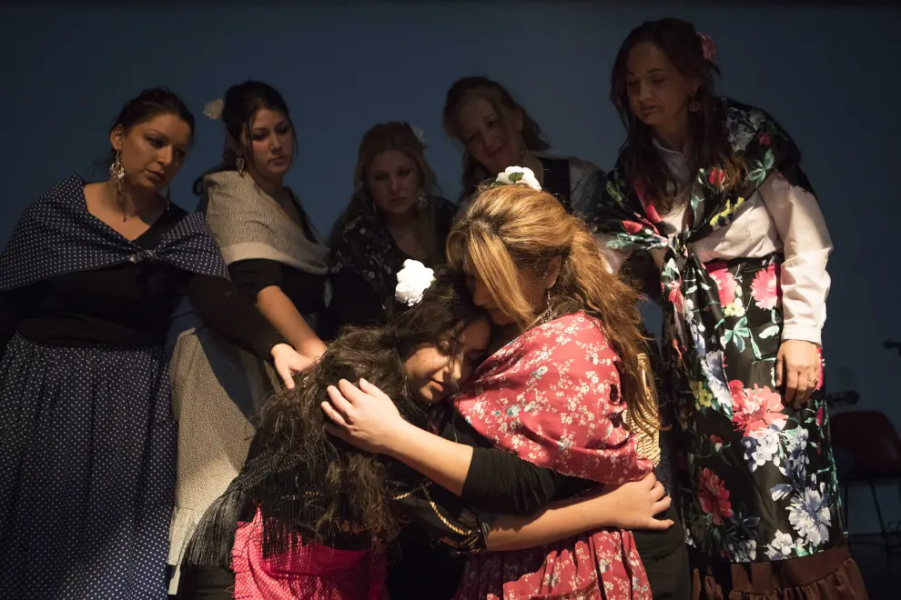 'Lágrimas de acero', una obra teatral recuerda en Zaragoza la "valentía y el dolor" de la mujer gitana