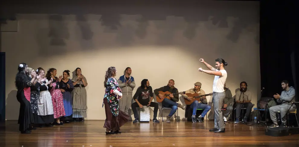 Participan  músicos como el compositor y cantaor Eugenio Tejero 'Confu', acompañado de Juan Daniel Tejero, Pedro Hernández Tejero, Juan Díaz o Jesús Bautista y el bailaor Salvador Gabarre