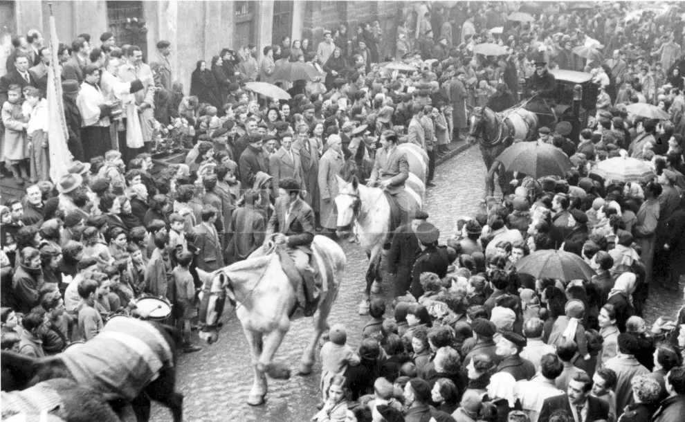 Bendición de los animales por la festividad de San Antón en 1956 en Zaragoza.