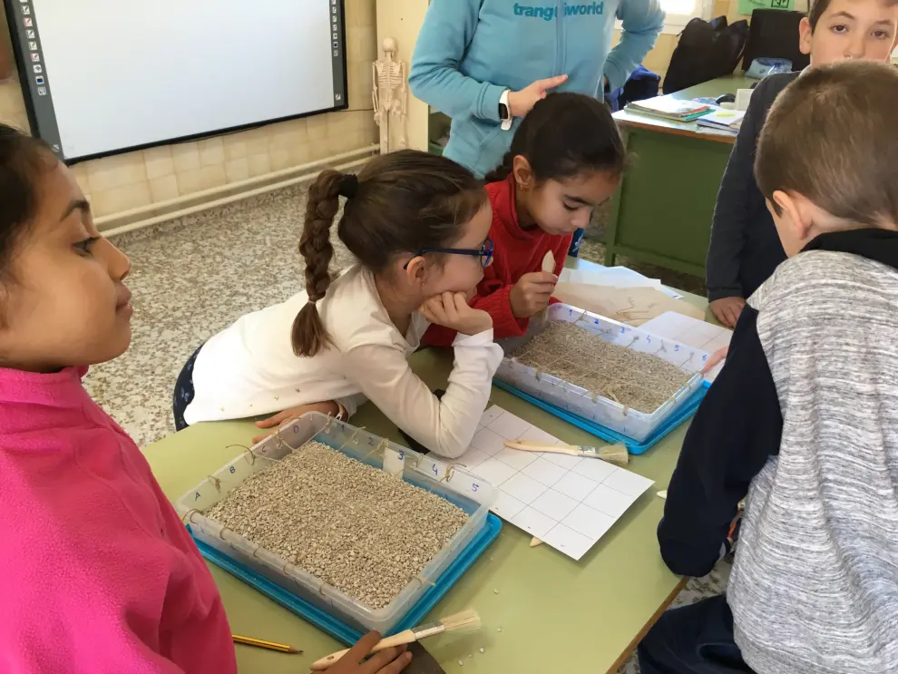 Científicas de la UZ acercan referentes femeninos a los colegios aragoneses