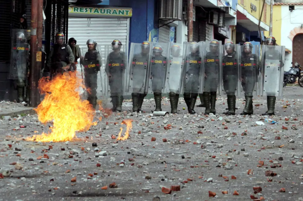 Venezuela está sumergida en una importante crisis política después de que el mes pasado Juan Guaidó se autoproclamase presidente interino y numerosas protestas en contra y a favor de Maduro llenaran las calles.