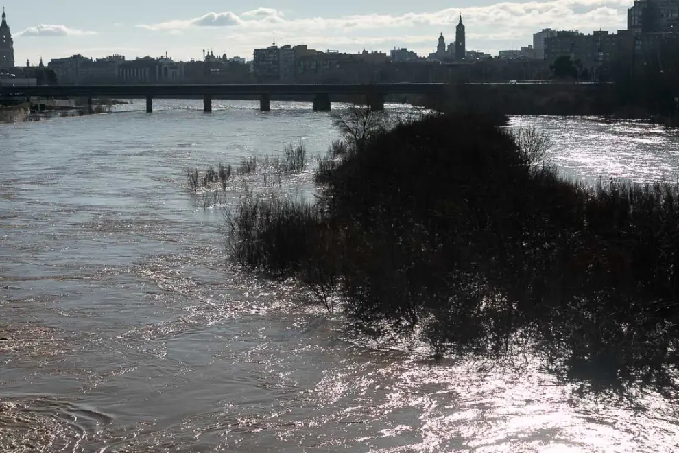 Crecida del Ebro a su paso por Zaragoza