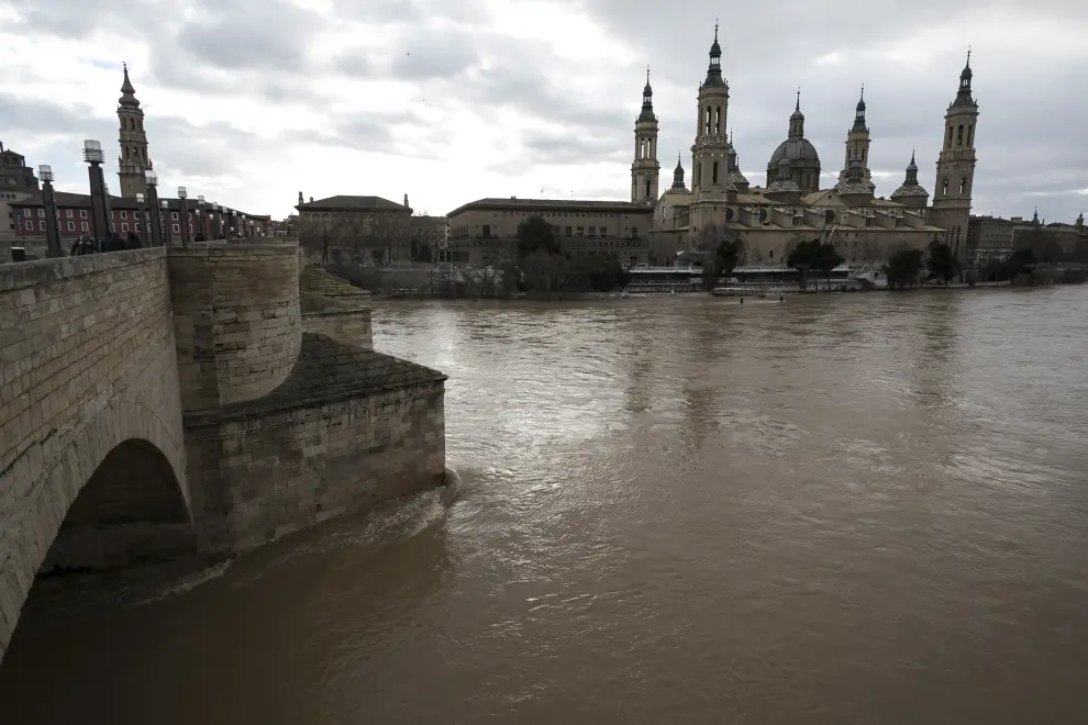 La crecida del Ebro llega a Zaragoza
