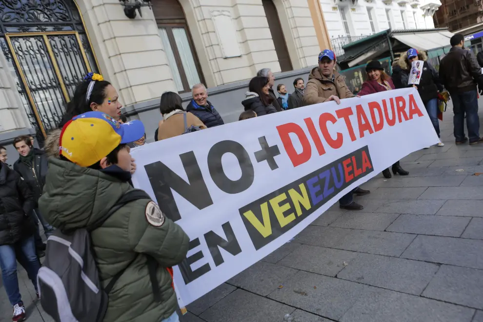 Concentración de venezolanos en Zaragoza contra el régimen de Nicolás Maduro