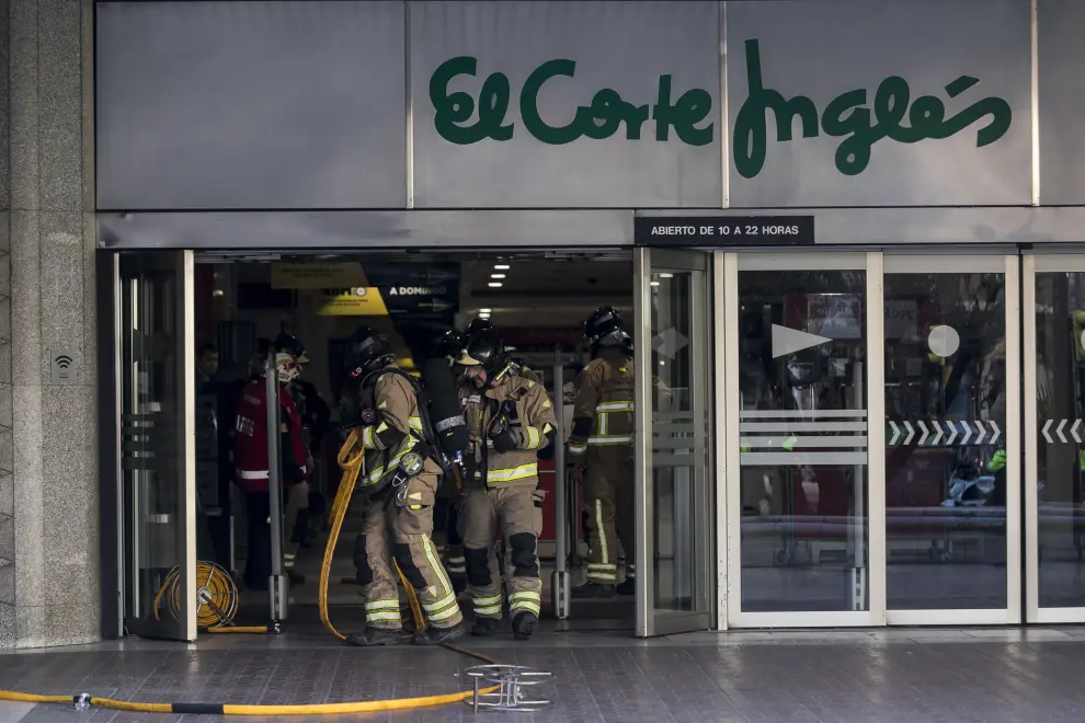 Un incendio obliga a desalojar el Corte Inglés de Sagasta de Zaragoza