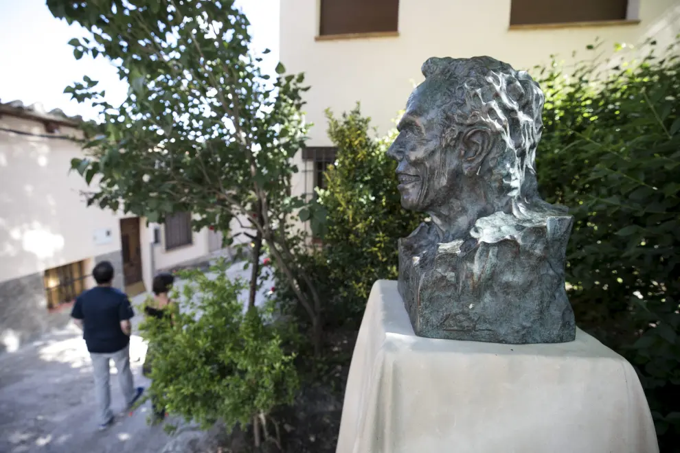 Busto de Manuel Pertegaz en Olba.