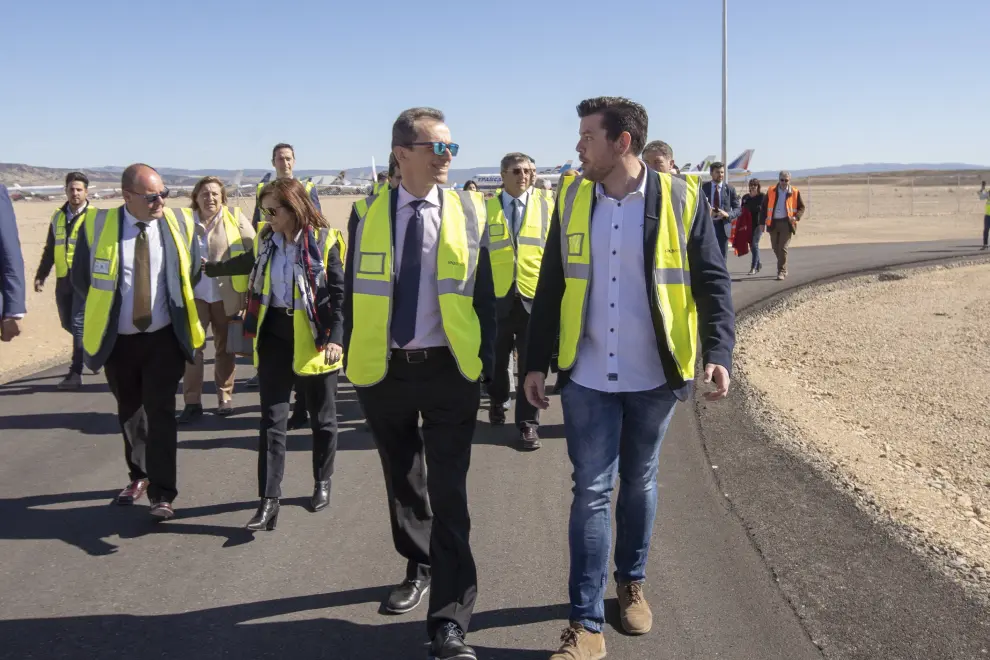 El ministro de Ciencia, Pedro Duque, visita el aeropuerto de Teruel.