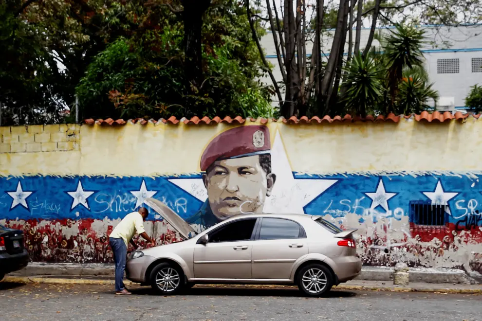 Vista de un vehículo este martes en Caracas.