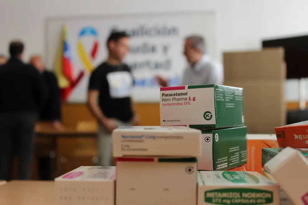 La comunidad venezolana recoge medicinas en Zaragoza para enviarlas a su país