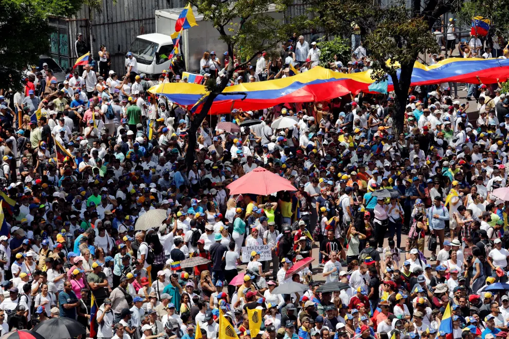 Supporters of the Venezuelan opposition leader Juan Guaido, who many nations have recognized as the country's rightful interim ruler, take part in a rally against Venezuelan President Nicolas Maduro's government in Caracas, Venezuela, March 4, 2019. REUTERS/Manaure Quintero NO RESALES. NO ARCHIVES. [[[REUTERS VOCENTO]]] VENEZUELA-POLITICS/