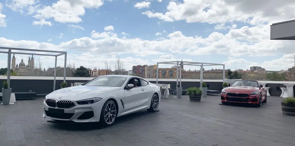 El nuevo BMW M850i y el BMW Z4 M40i en la terraza del Aura.