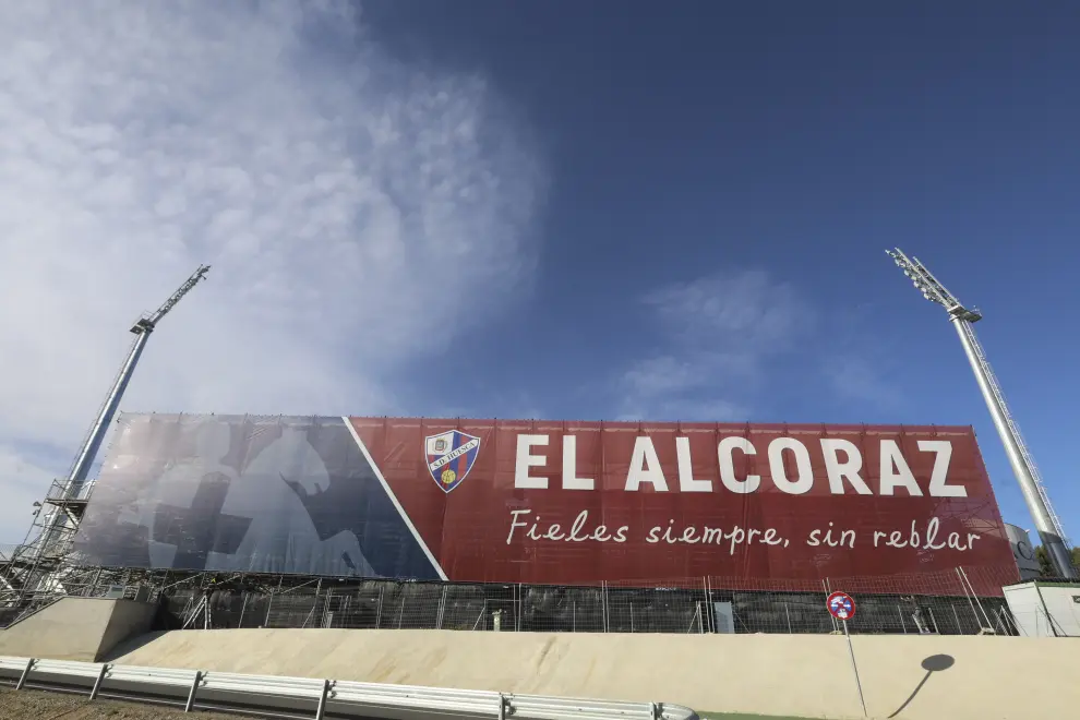 Toldo para tapar el andamiaje de la grada nueva de El Alcoraz / 18-3-19/ Foto Rafael Gobantes [[[FOTOGRAFOS]]]