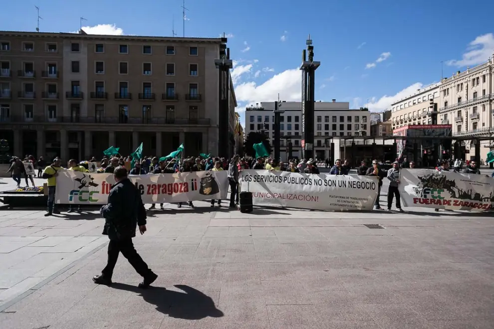 Protesta de los trabajadores de Parques y Jardines frente al Ayuntamiento