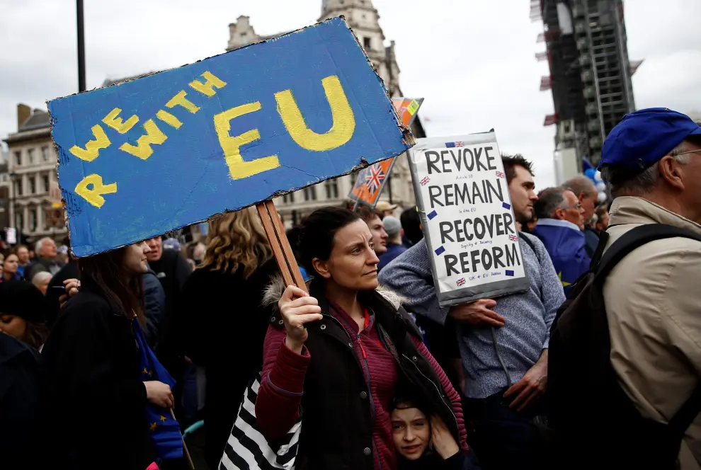 EU supporters, calling on the government to give Britons a vote on the final Brexit deal, participate in the 'People's Vote' march in central London, Britain March 23, 2019. REUTERS/Henry Nicholls [[[REUTERS VOCENTO]]] BRITAIN-EU/MARCH